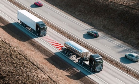New safety solution from Volvo Trucks helps drivers to keep the distance
