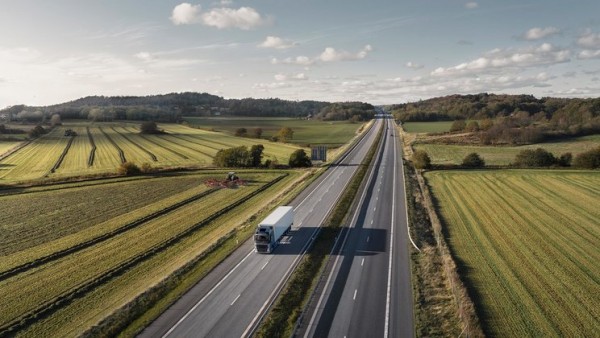 Volvo Trucks helps customers improve their cash flow with a new flexible service contract
