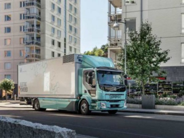 Volvo Trucks launches sales of electric trucks for urban transport