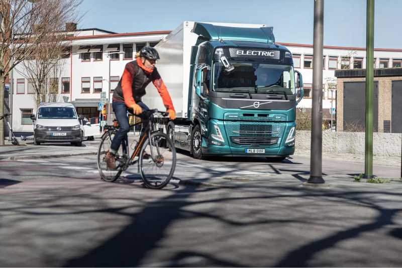 Volvo Trucks new safety system to protect cyclists and pedestrians