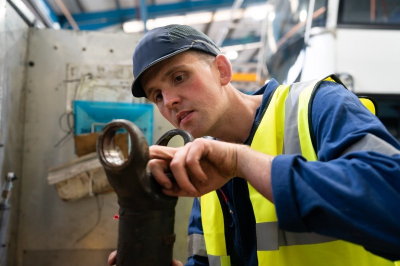 Scania Edinburgh’s Craig Moore named 2023 irtec Technician of the Year