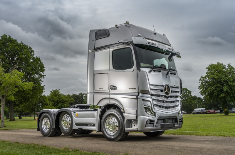 Mercedes-Benz Trucks reaches for the stars with exceptional Actros L Edition 3