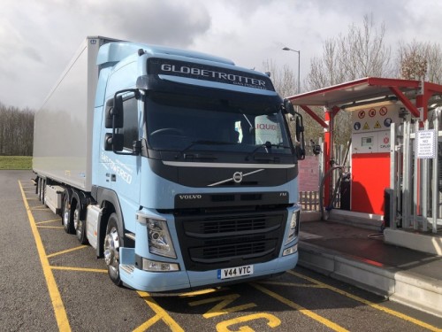 Volvo’s new LNG-dedicated truck fuels for the first time with Calor
